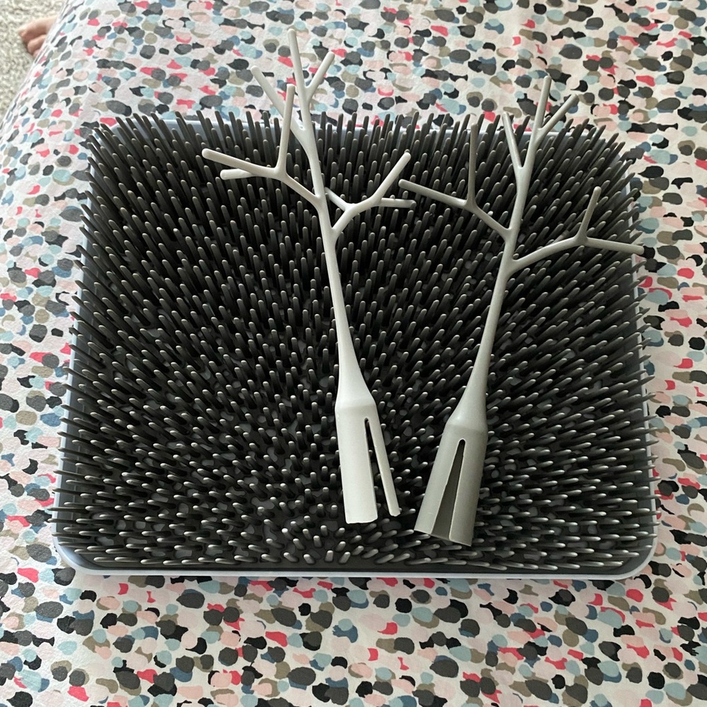 Boon Gray & White Drying Grass with 2 twigs